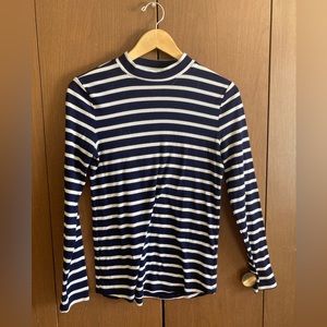 Old navy long sleeve striped sweater size L
